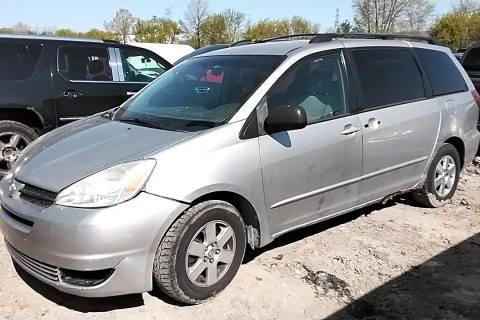 Photo of 2005 Toyota Sienna