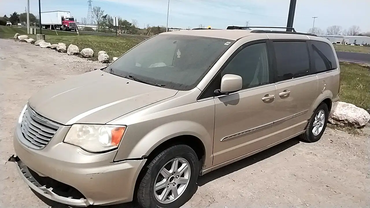 Photo of 2011 Chrysler Town & Country