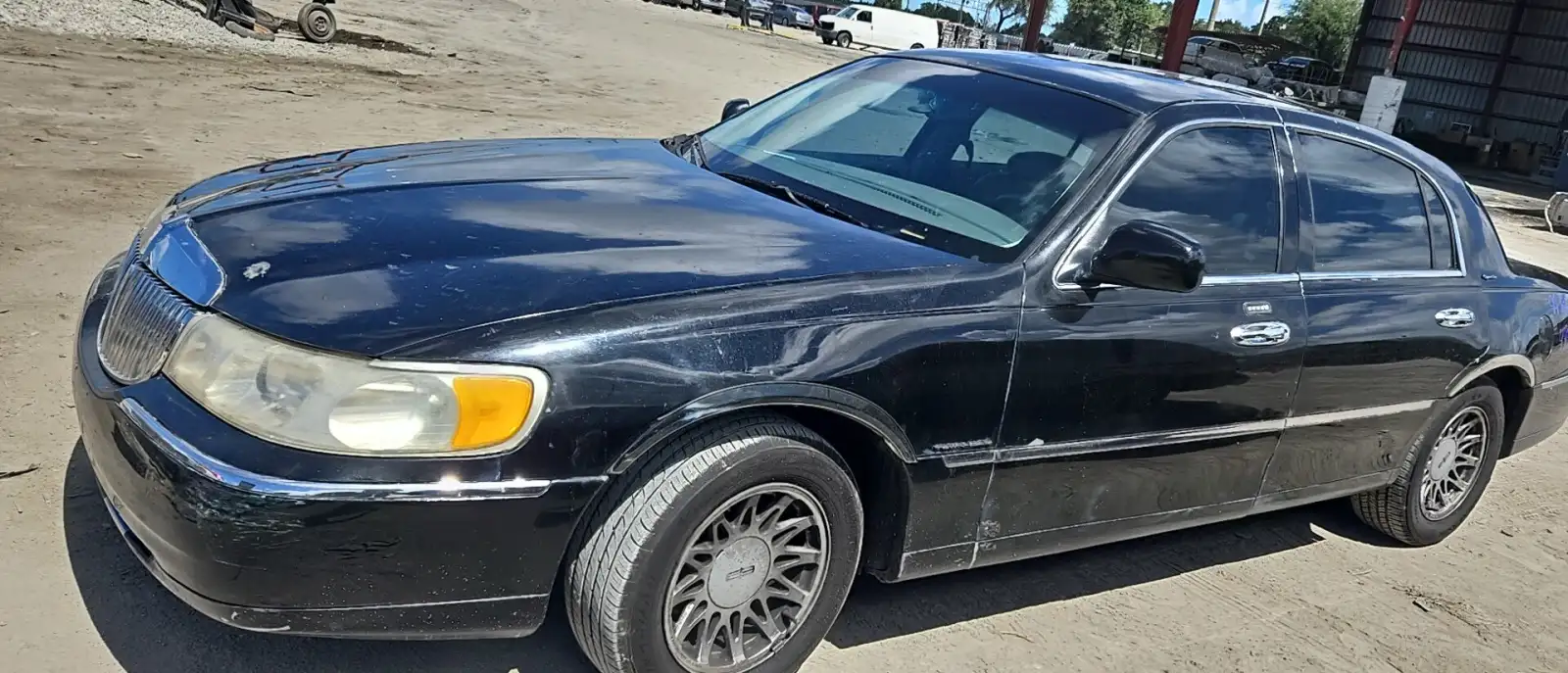 Photo of 1999 Lincoln Town Car