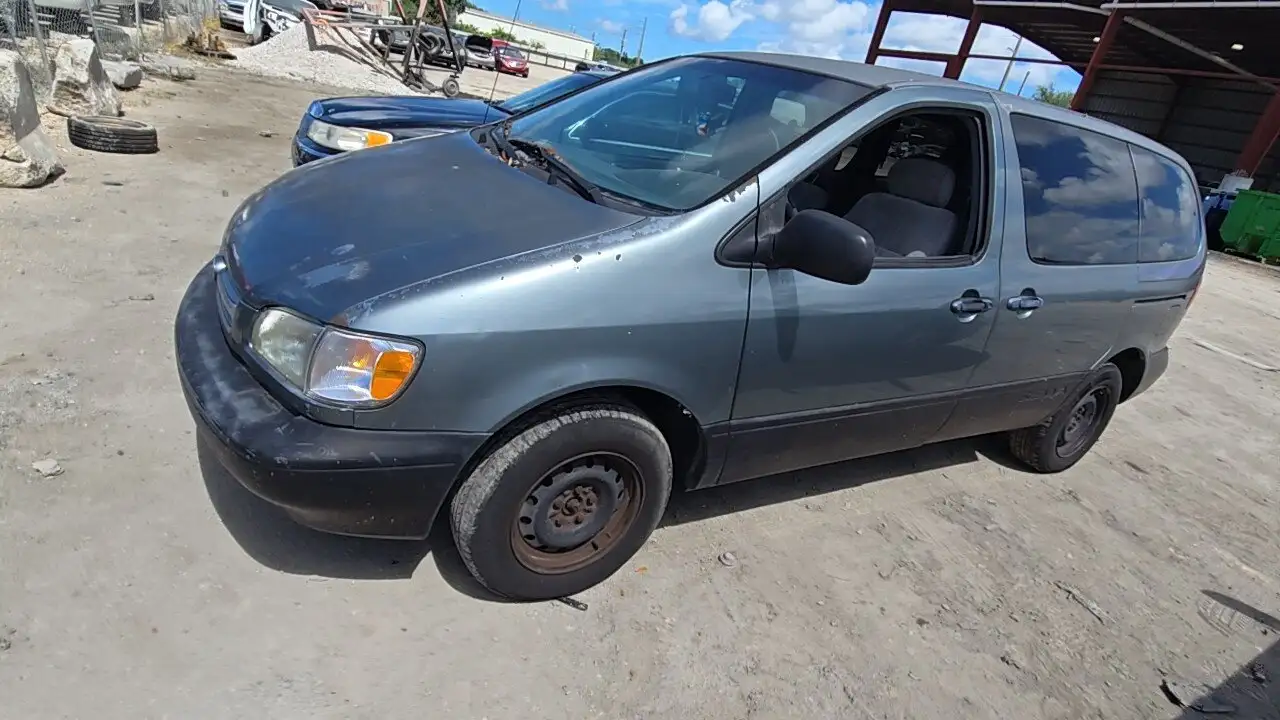 Photo of 2000 Toyota Sienna