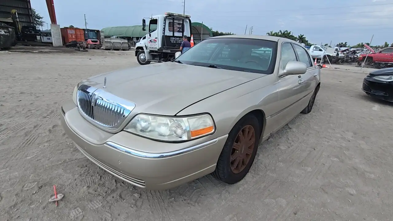 Photo of 2009 Lincoln Town Car