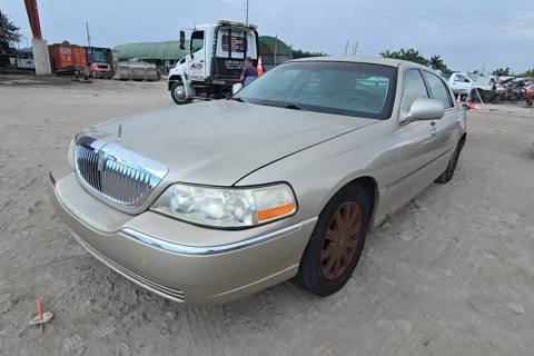 Photo of 2009 Lincoln Town Car