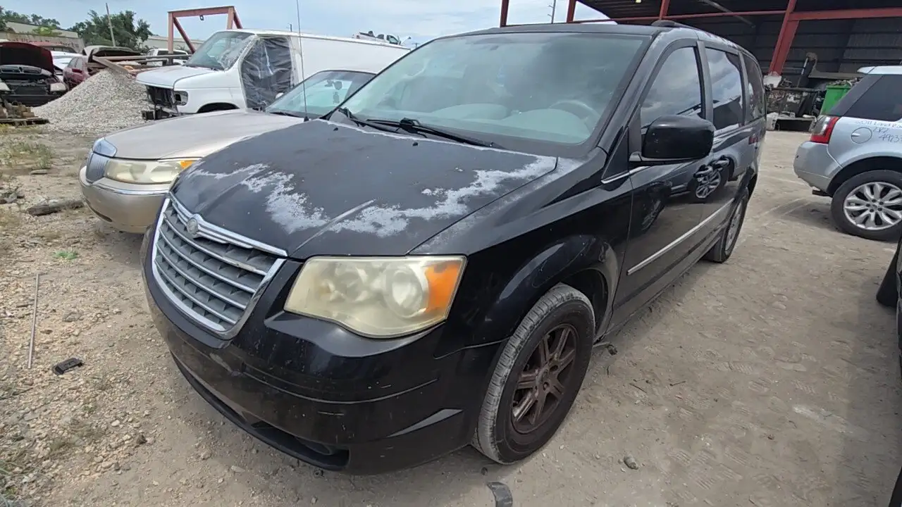 Photo of 2010 Chrysler Town & Country