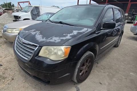 Photo of 2010 Chrysler Town & Country