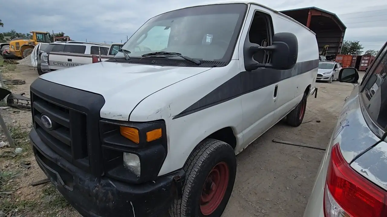 Photo of 2010 Ford E-350 Super Duty