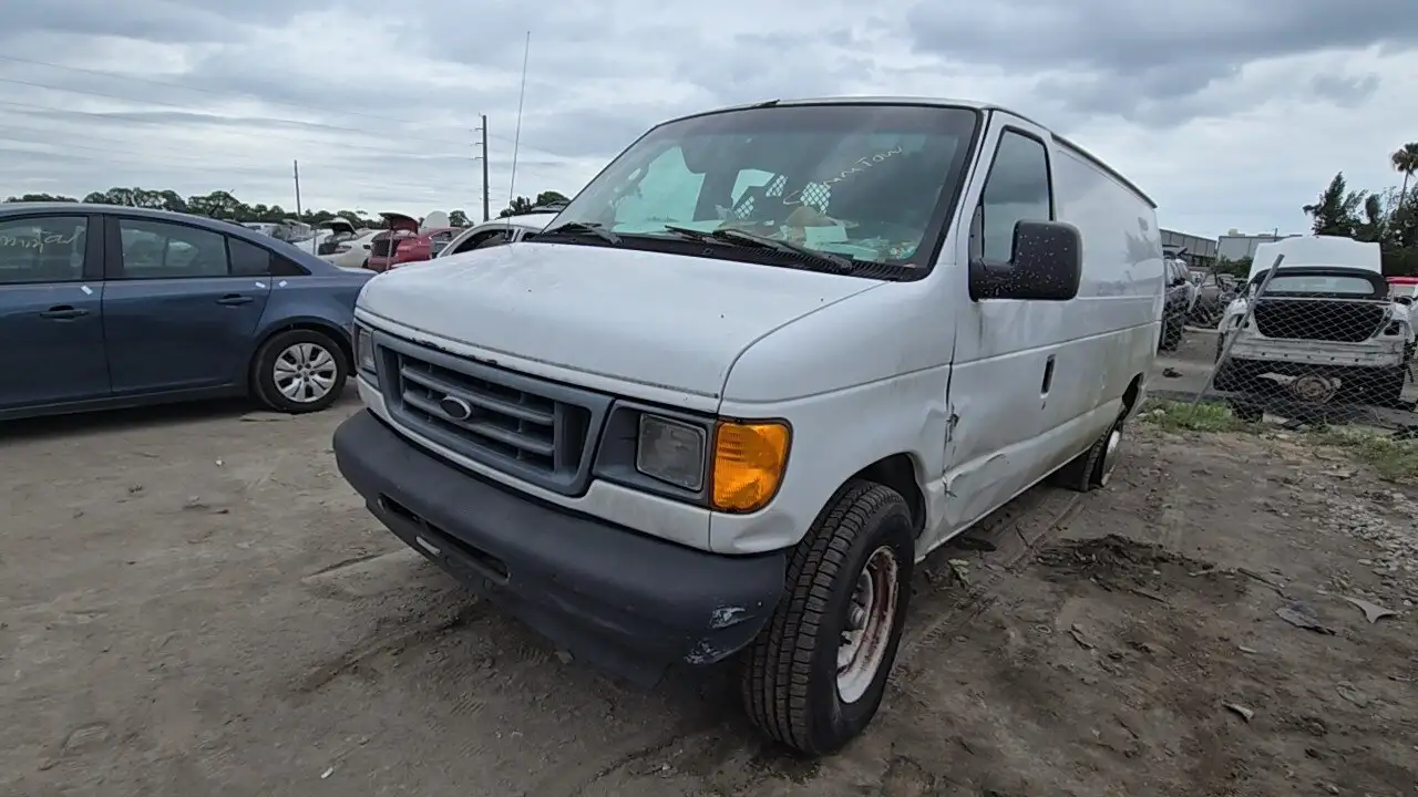 Photo of 2005 Ford E-250