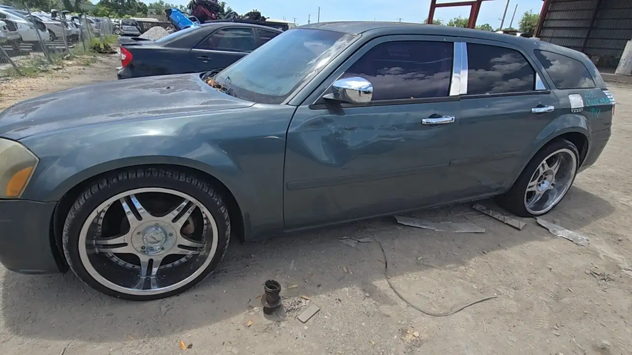 Photo of 2005 Dodge Magnum