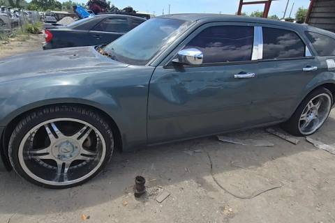 Photo of 2005 Dodge Magnum