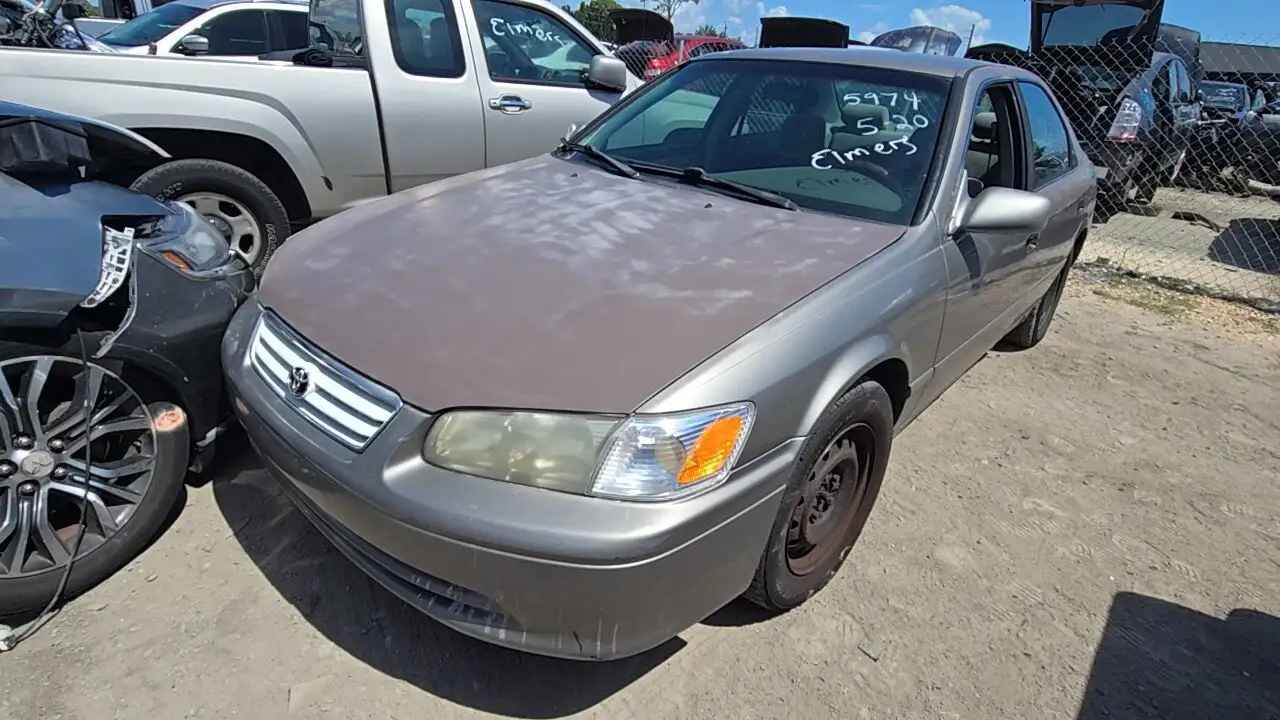 Photo of 2000 Toyota Camry