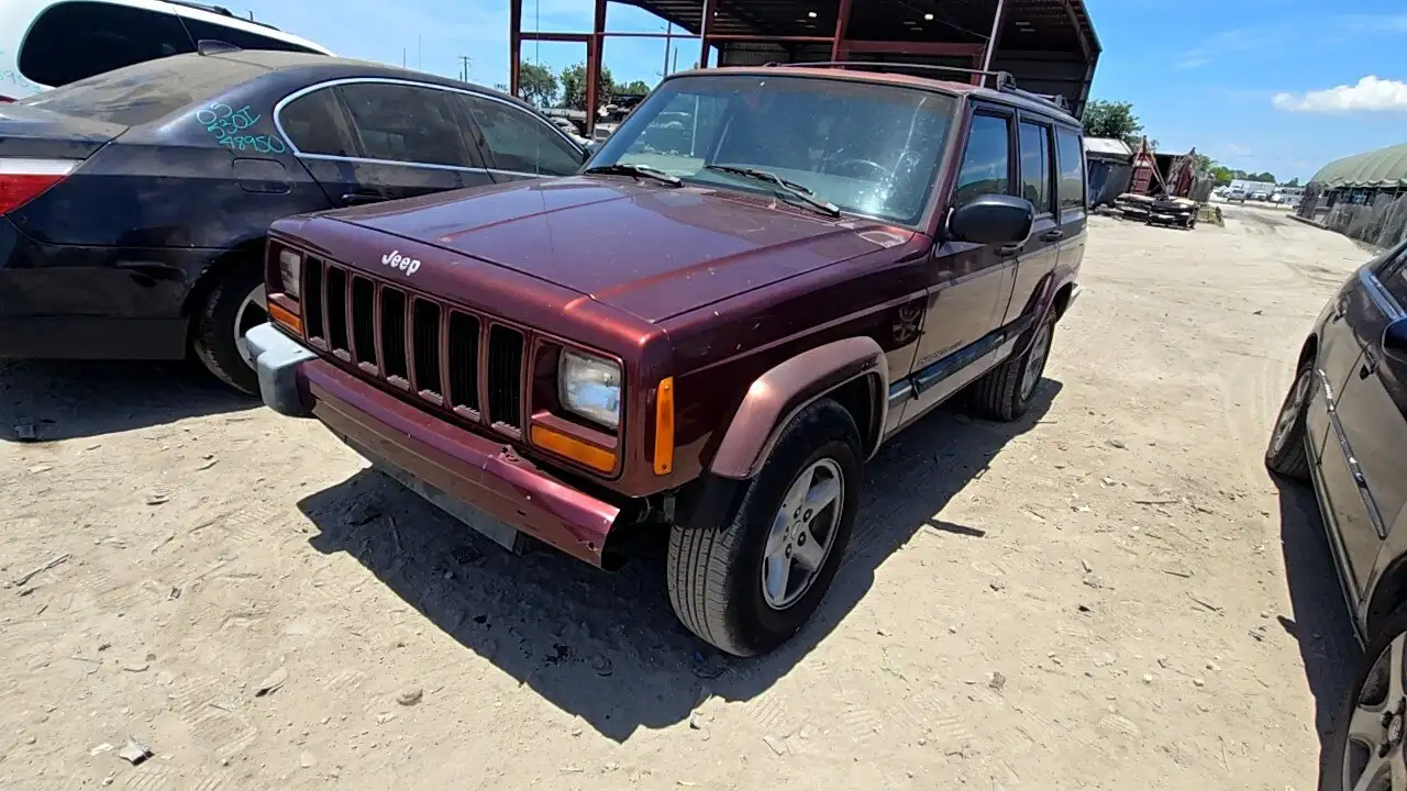 Photo of 2000 Jeep Cherokee
