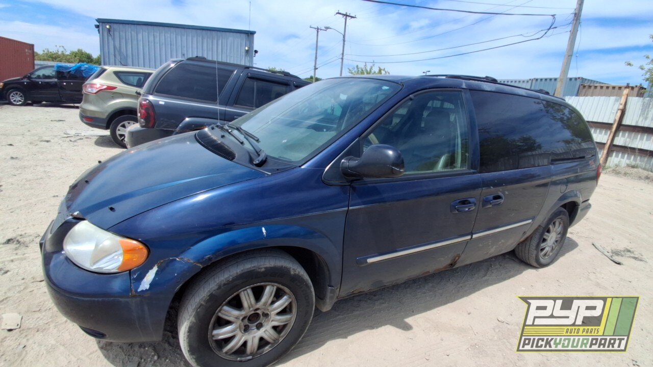 Photo of 2004 Chrysler Town & Country