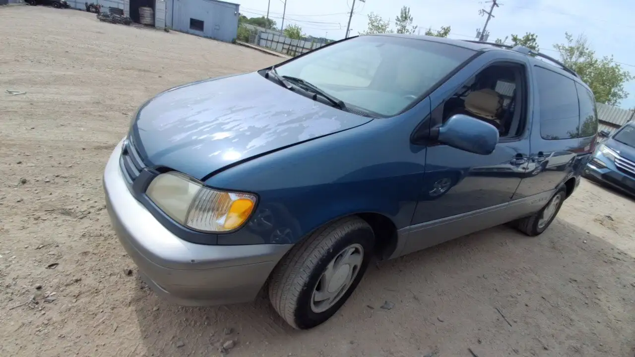 Photo of 2001 Toyota Sienna