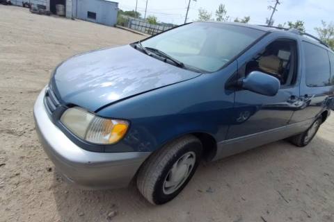 Photo of 2001 Toyota Sienna