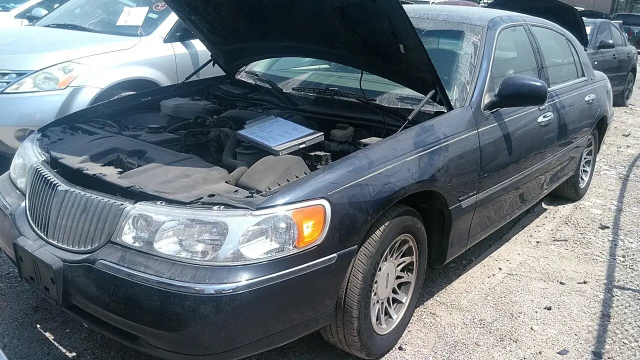 Photo of 2002 Lincoln Town Car