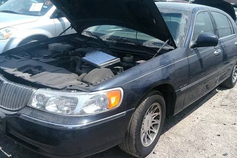 Photo of 2002 Lincoln Town Car