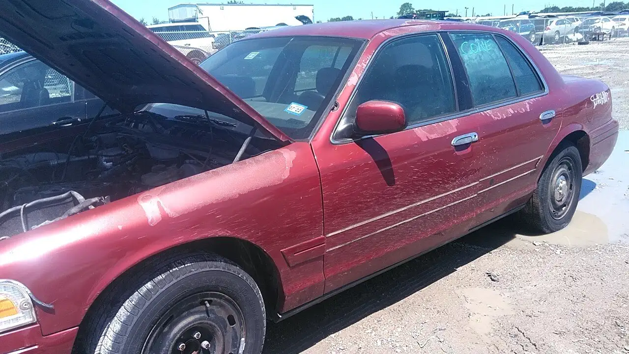 Photo of 2003 Ford Crown Victoria