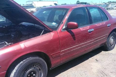Photo of 2003 Ford Crown Victoria