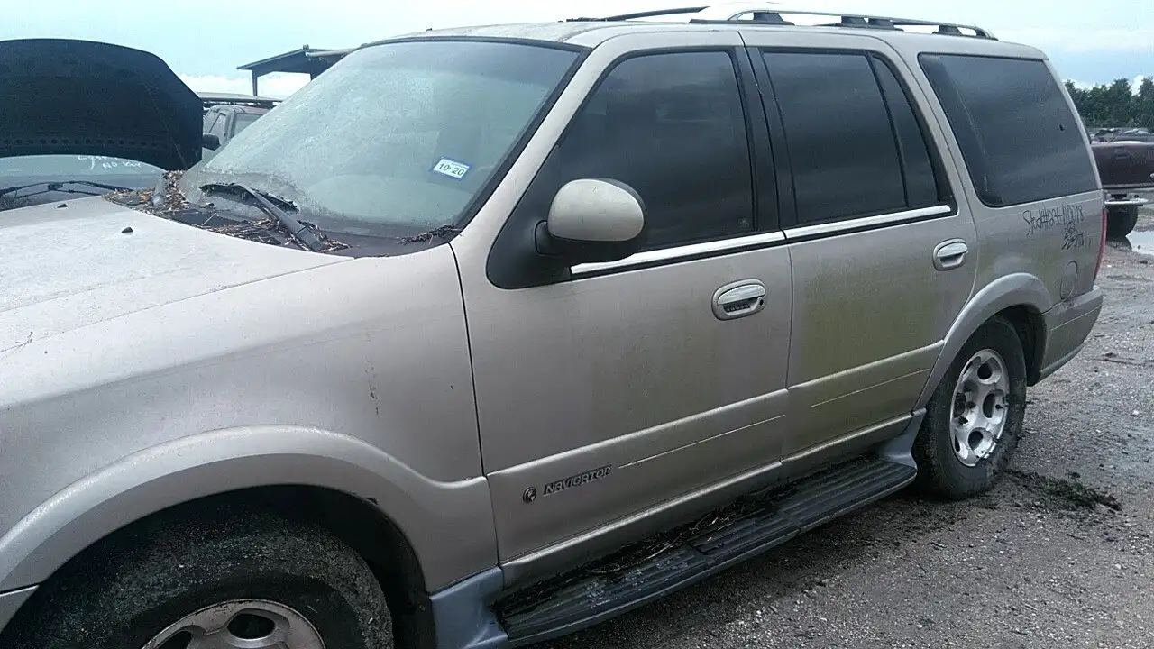 Photo of 2002 Lincoln Navigator