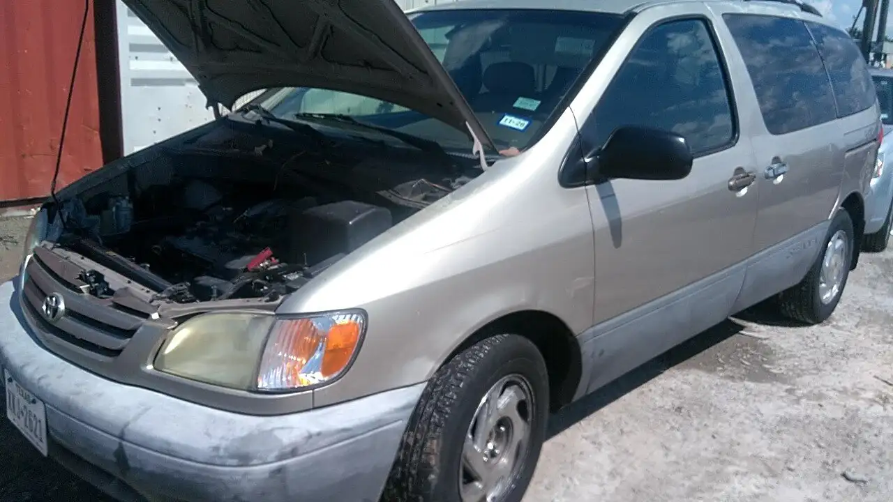 Photo of 2002 Toyota Sienna