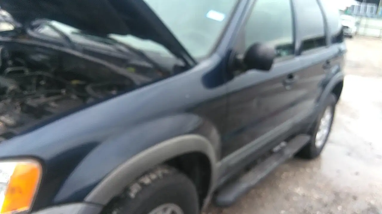 Photo of 2004 Ford Escape