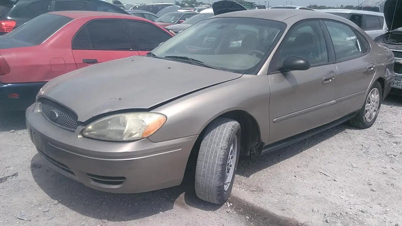 Photo of 2005 Ford Taurus