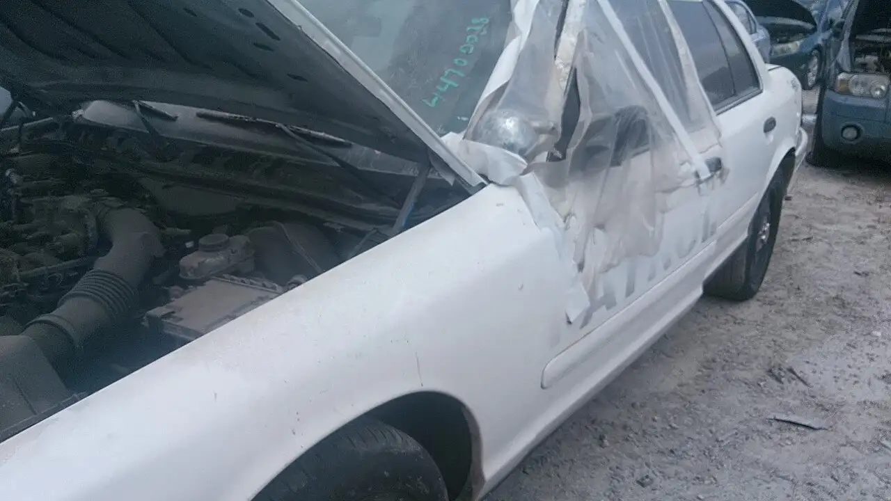 Photo of 2006 Ford Crown Victoria