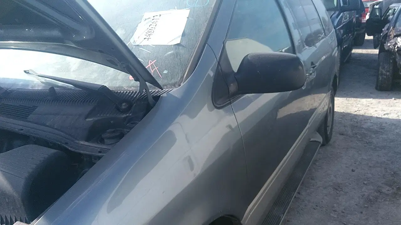 Photo of 2000 Toyota Sienna