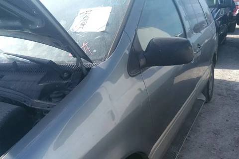 Photo of 2000 Toyota Sienna