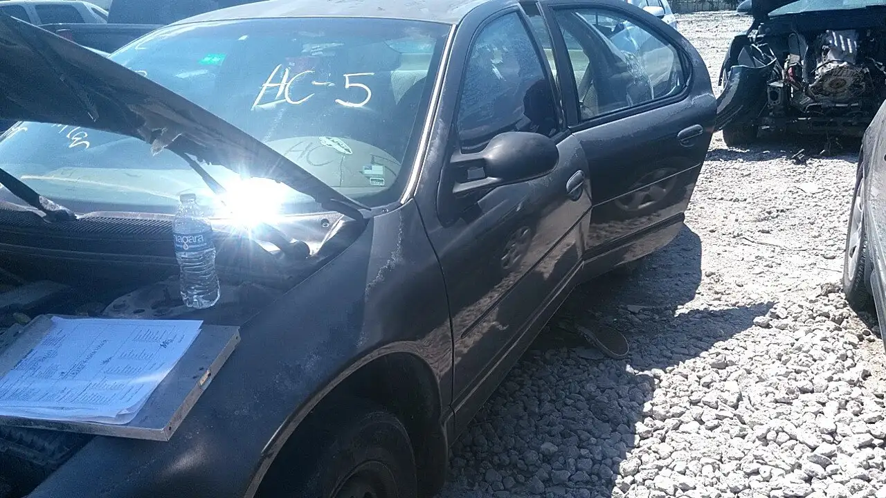 Photo of 2000 Dodge Stratus