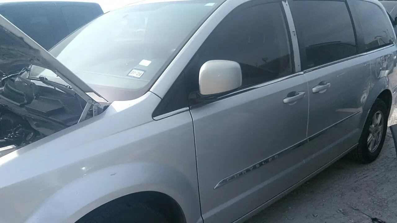 Photo of 2012 Chrysler Town & Country