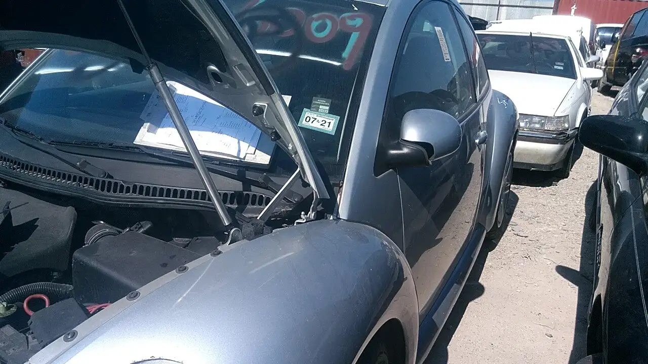 Photo of 2004 Volkswagen Beetle