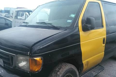 Photo of 2003 Ford E-350 Super Duty