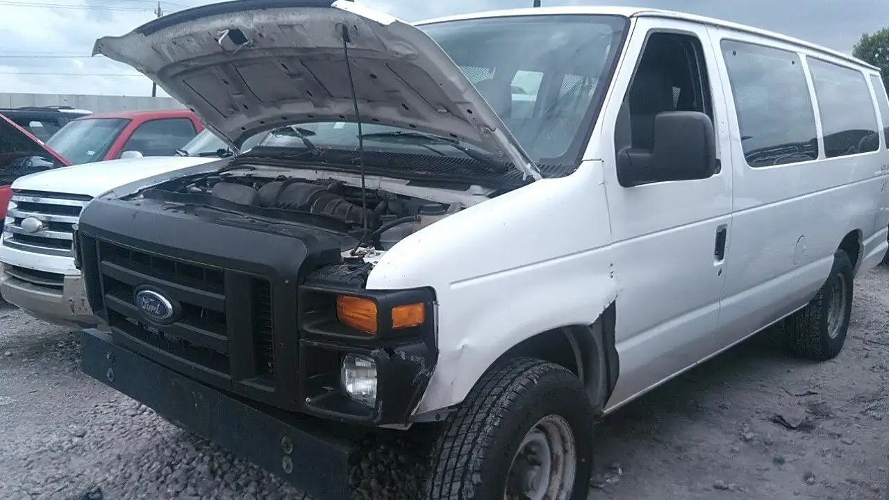 Photo of 2010 Ford E-350 Super Duty