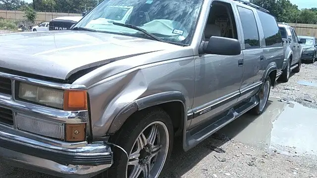 Photo of 1999 Chevrolet C1500 Suburban