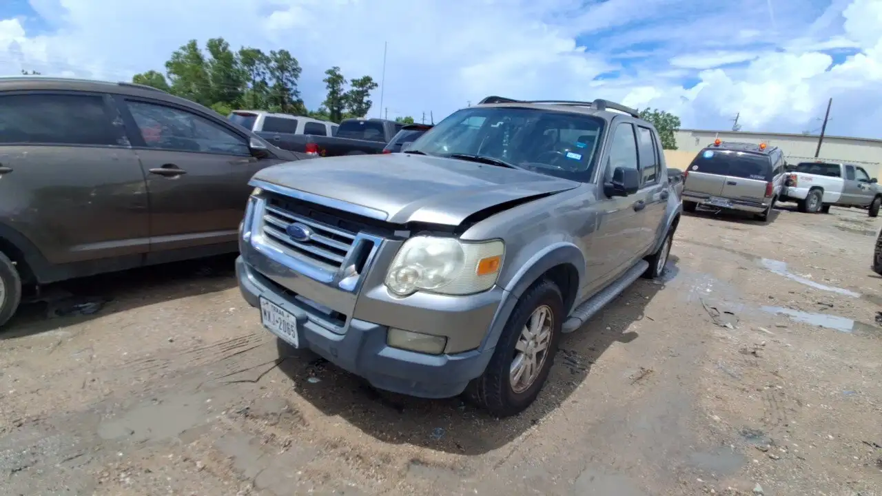 Photo of 2008 Ford Explorer Sport Trac