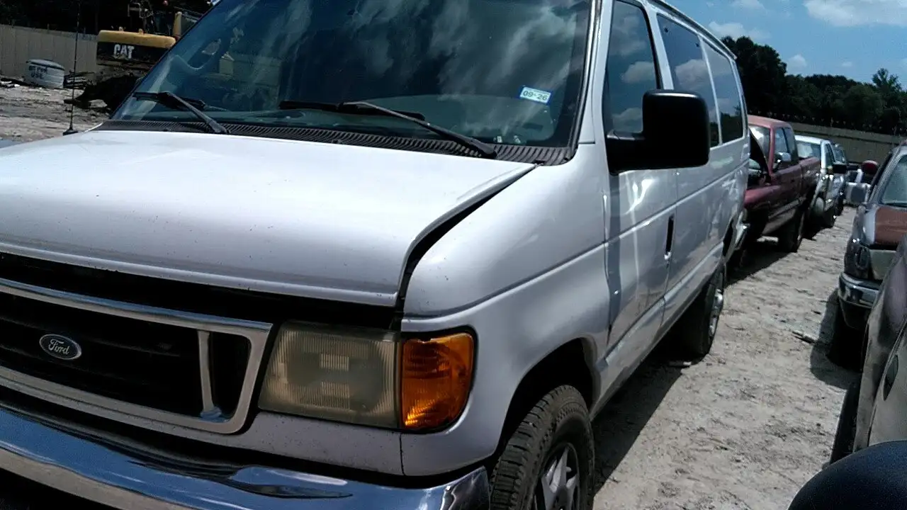 Photo of 2006 Ford E-350 Super Duty