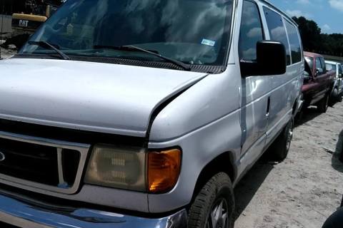 Photo of 2006 Ford E-350 Super Duty