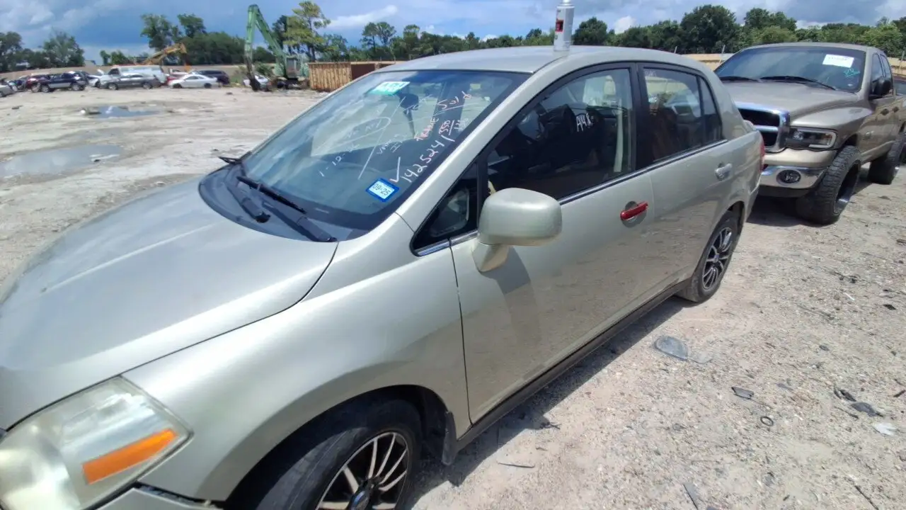 Photo of 2009 Nissan Versa