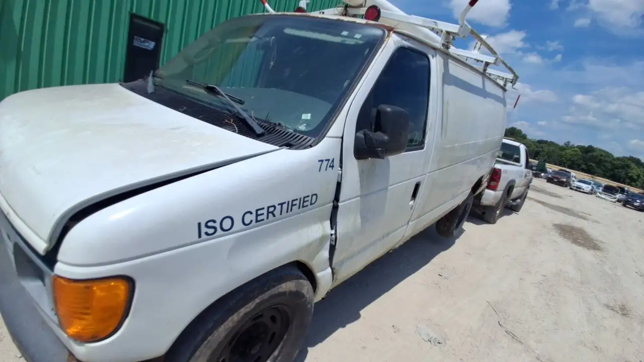 Photo of 2006 Ford E-150