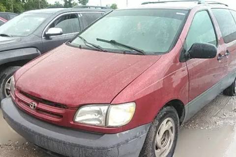 Photo of 1998 Toyota Sienna
