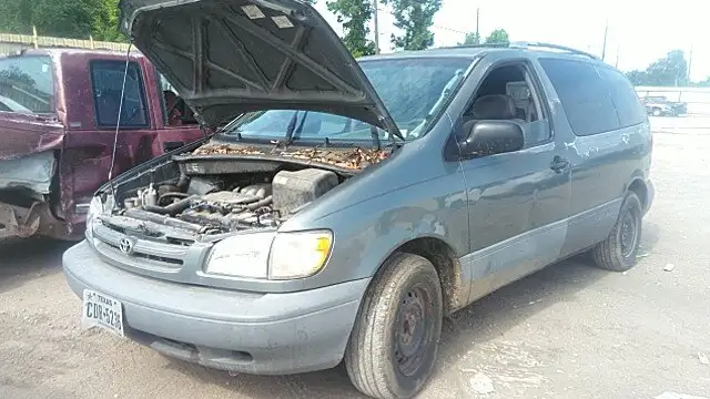 Photo of 1998 Toyota Sienna
