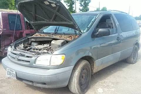Photo of 1998 Toyota Sienna