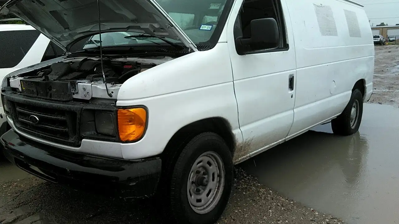 Photo of 2004 Ford E-150