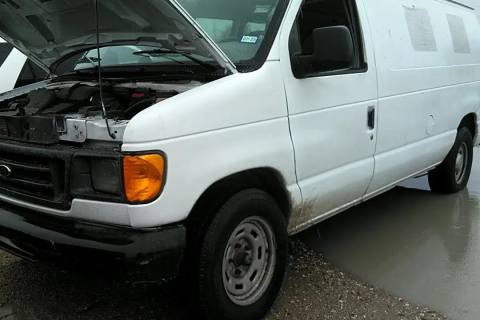 Photo of 2004 Ford E-150