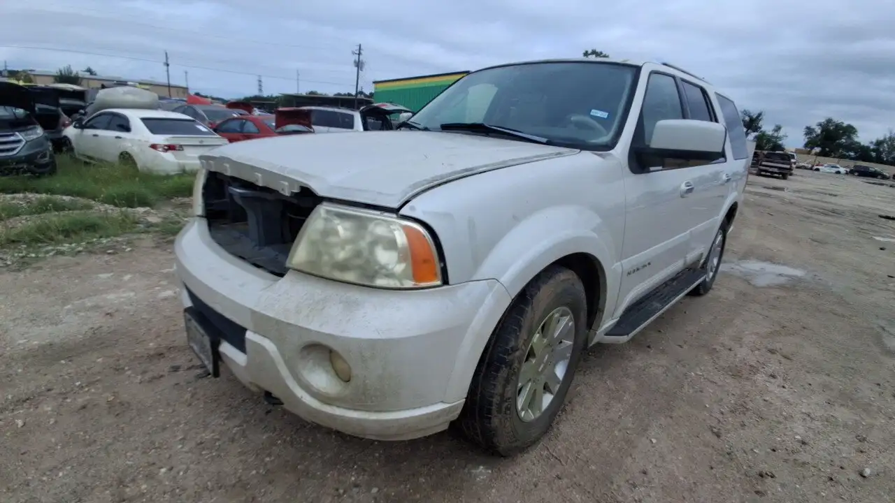 Photo of 2004 Lincoln Navigator