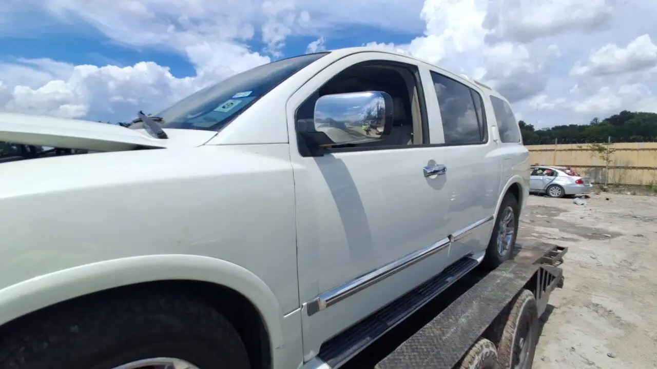 Photo of 2005 Infiniti Qx56