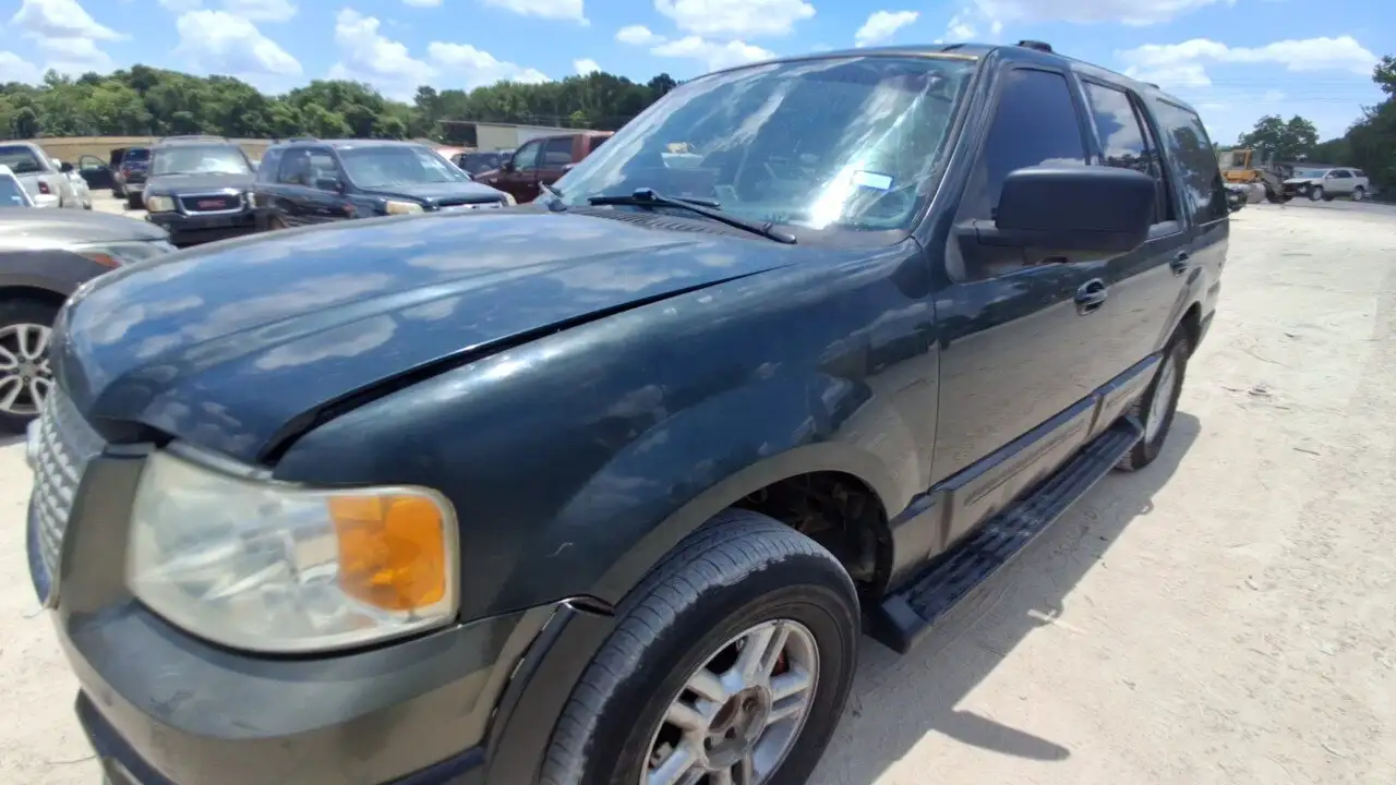 Photo of 2004 Ford Expedition