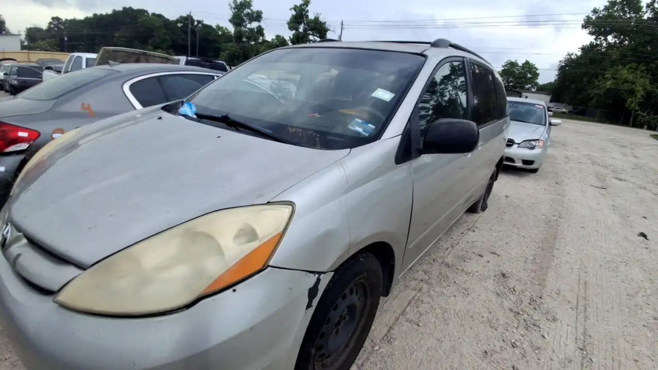 Photo of 2010 Toyota Sienna