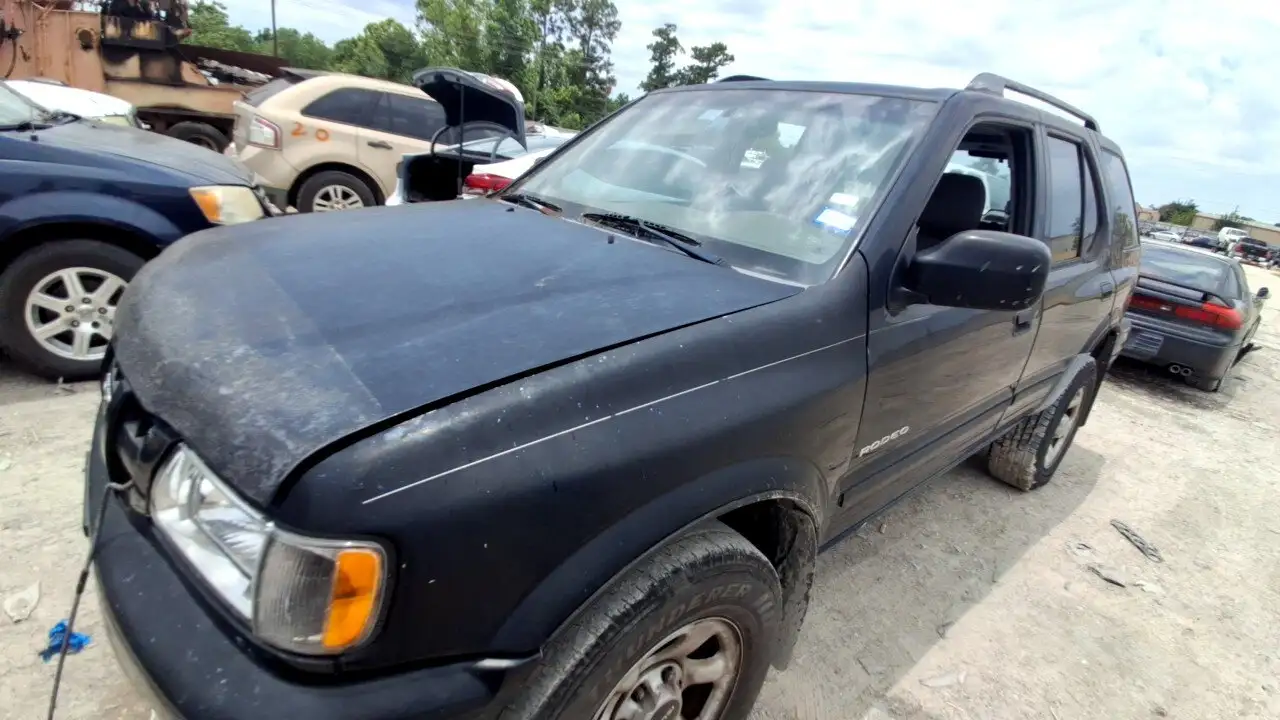 Photo of 2004 Isuzu Rodeo