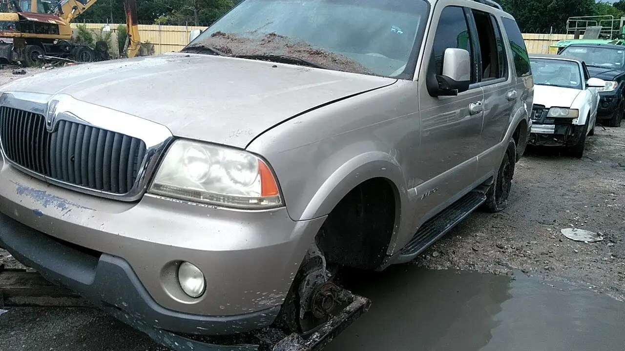 Photo of 2004 Lincoln Aviator